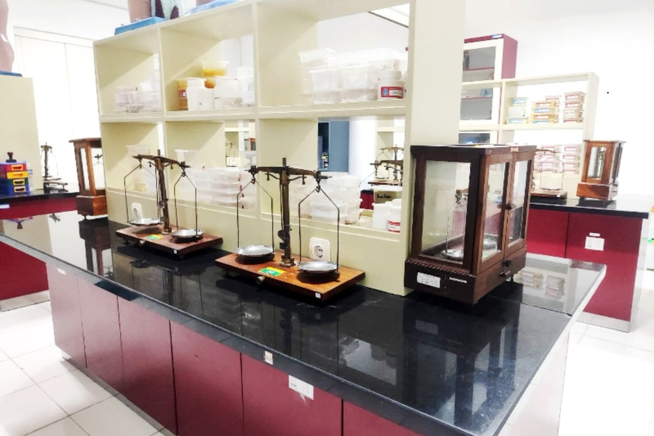 Laboratorium-Farmasetika-1 ruang-Antenatal-Care-ANC